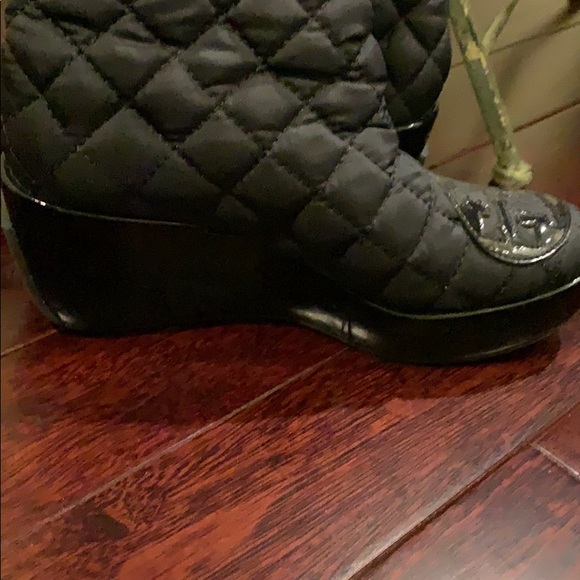 Tory Burch black  quilted boots size 6 1/2. - Picture 4 of 8